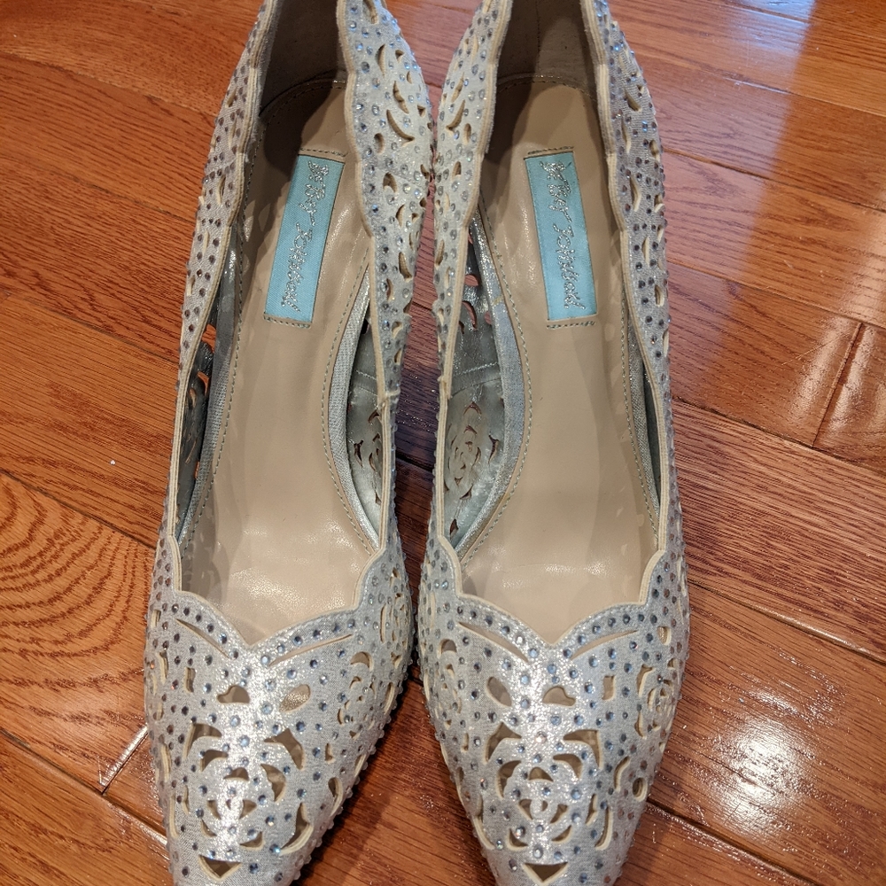 Betsey Johnson Shoes - Picture 3 of 5